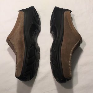 Clark’s  Clogs Sz 9.5 Medium